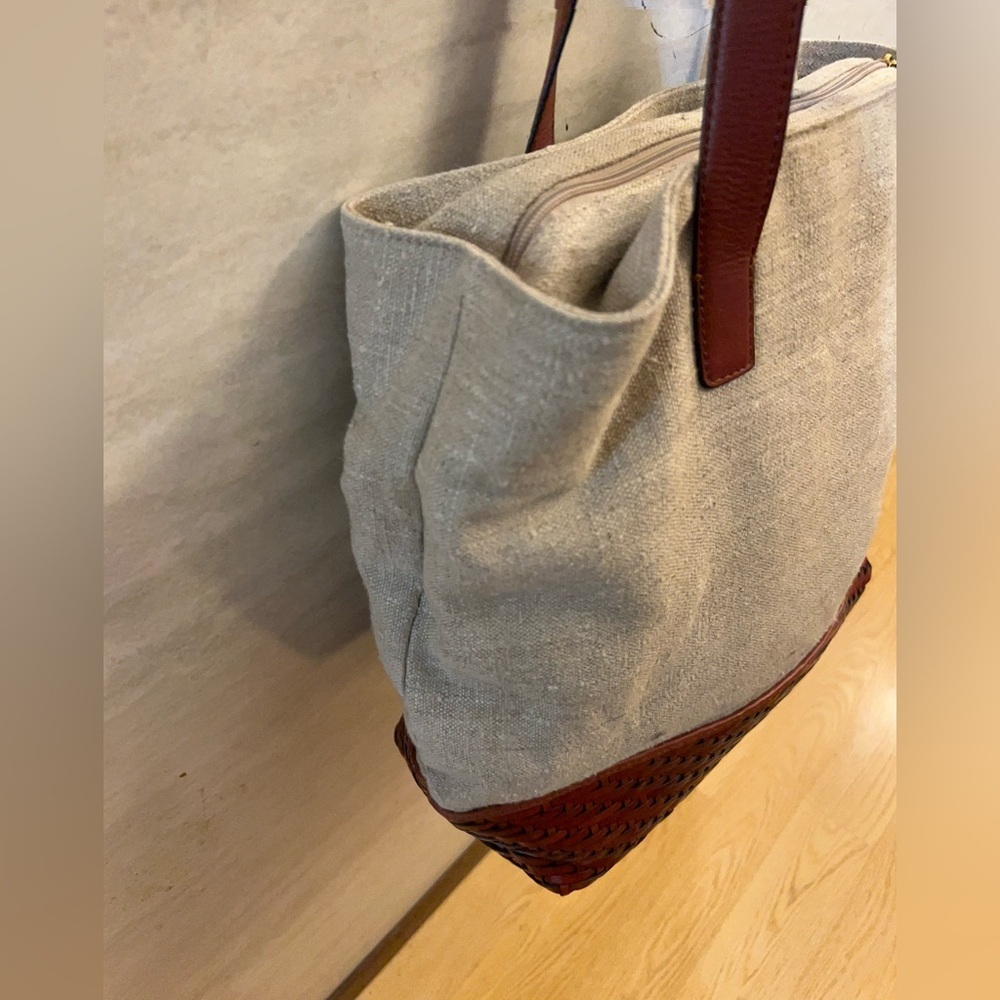 Talbots Linen and Woven Leather Tote Bag. - Picture 4 of 14